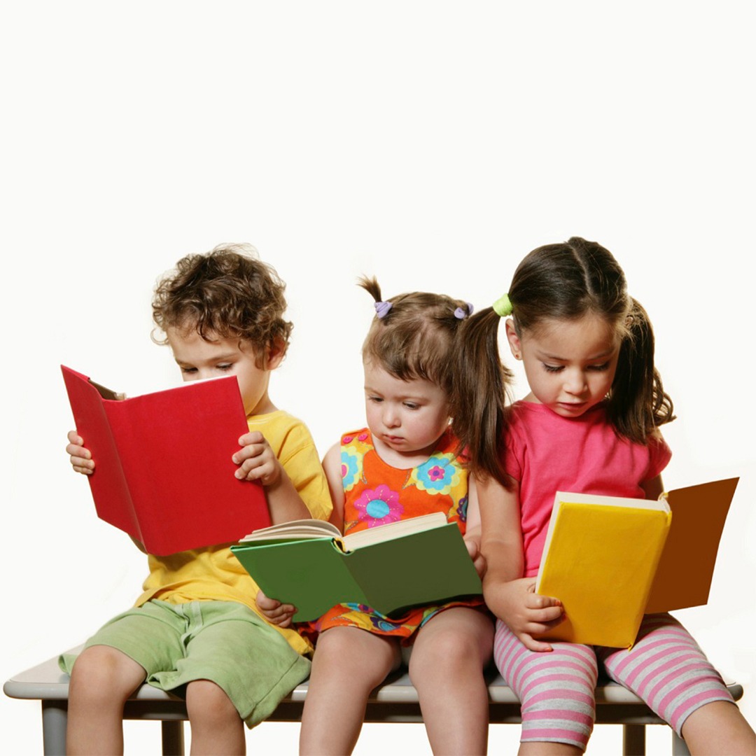 Детский сад книги купить. Подарите книгу детям. Дети дарят книги. Книги для детей. Акция книги детям.